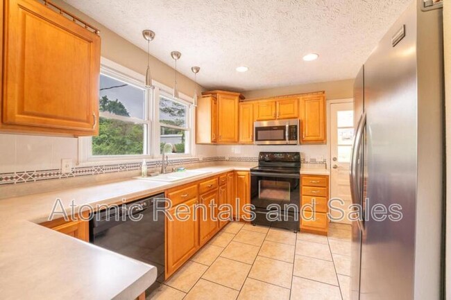 Building Photo - 815 Julianne Dr