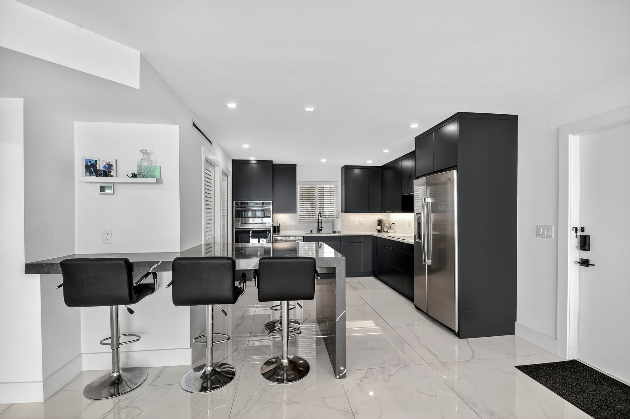 Building Photo - 301 Lake Shore Dr