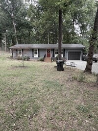 Building Photo - Beautiful furnished well maintain 3 bedrooms, 1.5 Baths