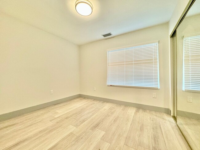 Building Photo - Fully Remodeled 4 Bedroom/ 4 Bathroom Single Family Home