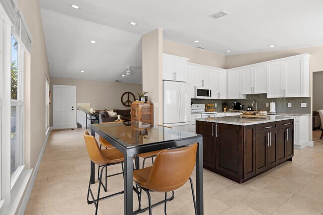 Building Photo - 4114 Bay Laurel Way