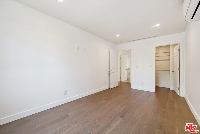 Building Photo - 5114 Cedros Ave