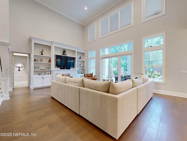 Building Photo - 401 Payasada Lakes Ave