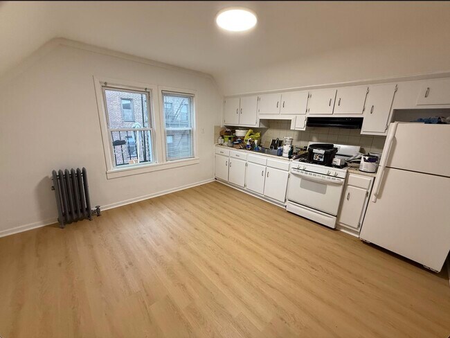 Building Photo - 21 49th St