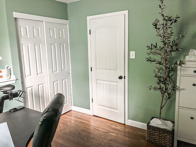 Building Photo - Gorgeous 4 Bed 2 Bath Single Family Home W...