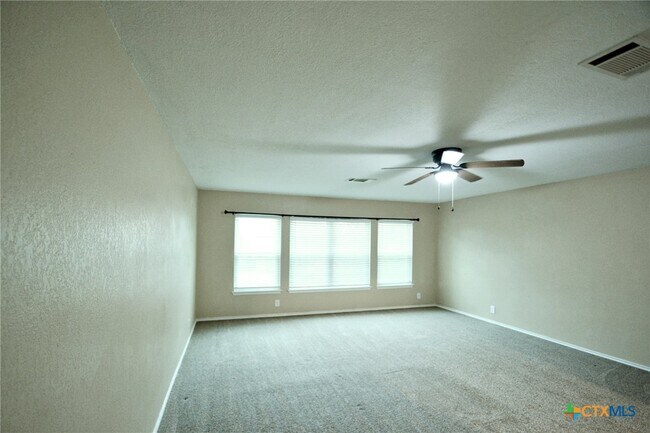 Building Photo - 744 Pinehurst Dr