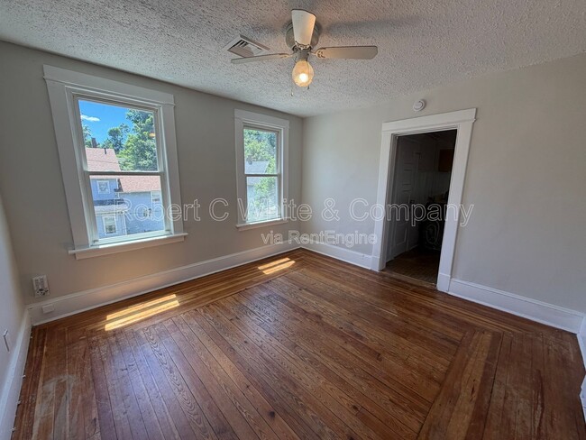 Building Photo - 179 Maple St