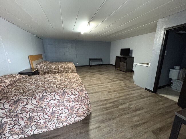 Building Photo - 711 Pasadena Fwy