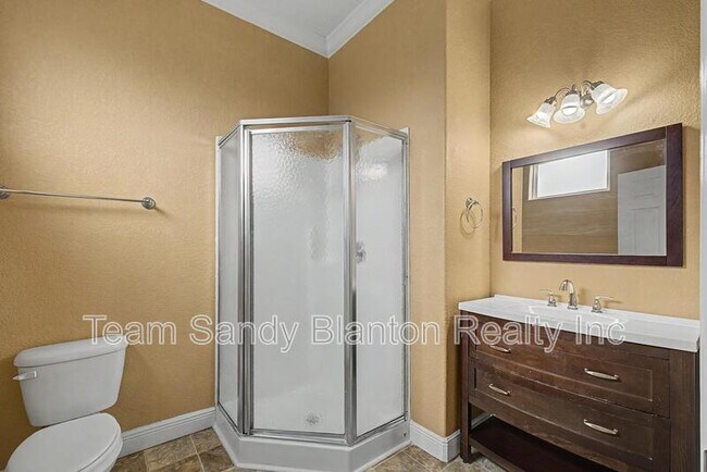 Building Photo - 542 S 72nd Ave