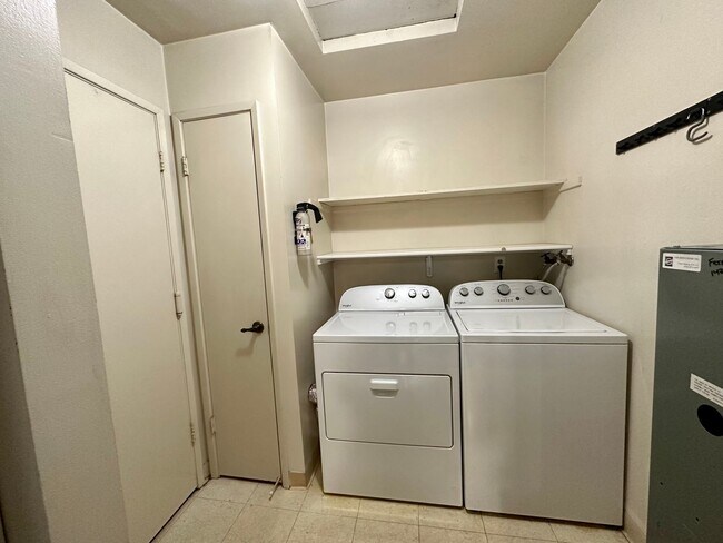 Building Photo - Lovely 2 bed 1 bath!