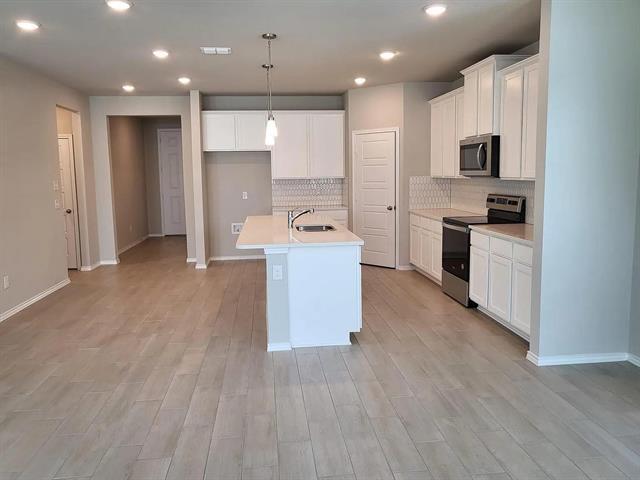 Building Photo - 5913 Hopkins Dr