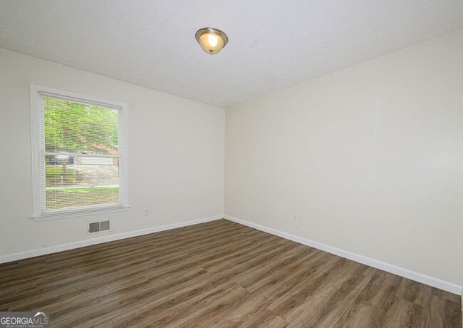 Building Photo - 2100 Whitebluff Way