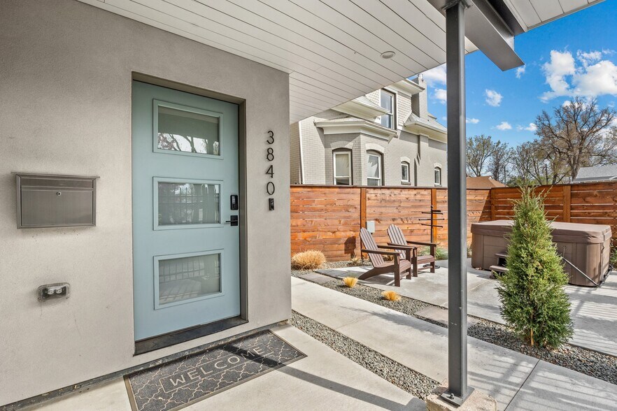 Courtyard with shared hot tub. - 3840 Eliot St