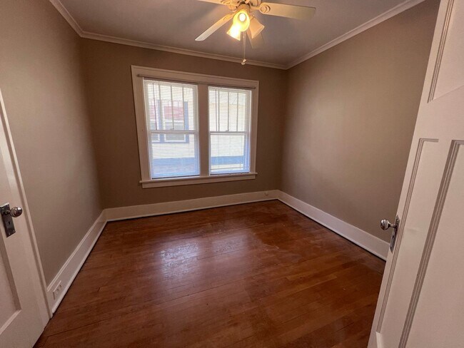 Building Photo - 3 Bedroom Duplex on a Brick Cul-de-sac, Blocks From Eastown and Cherry Hill!