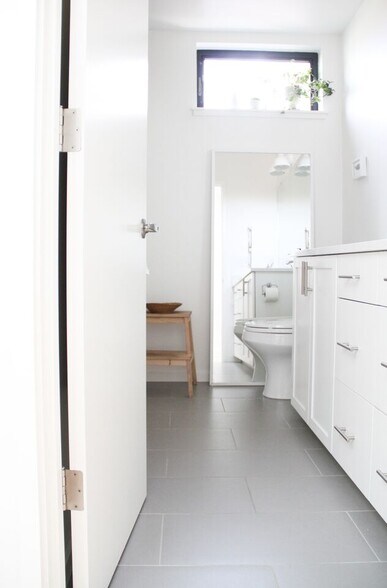 Building Photo - 2421 SE Division St