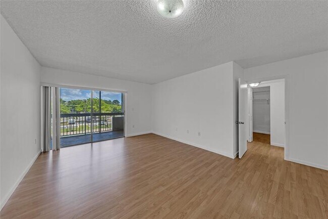 Building Photo - 721 N Pine Island Rd