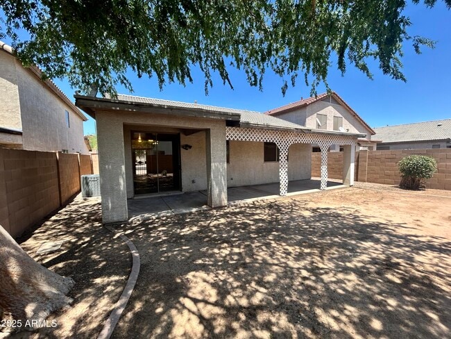 Building Photo - 11191 W Palm Ln