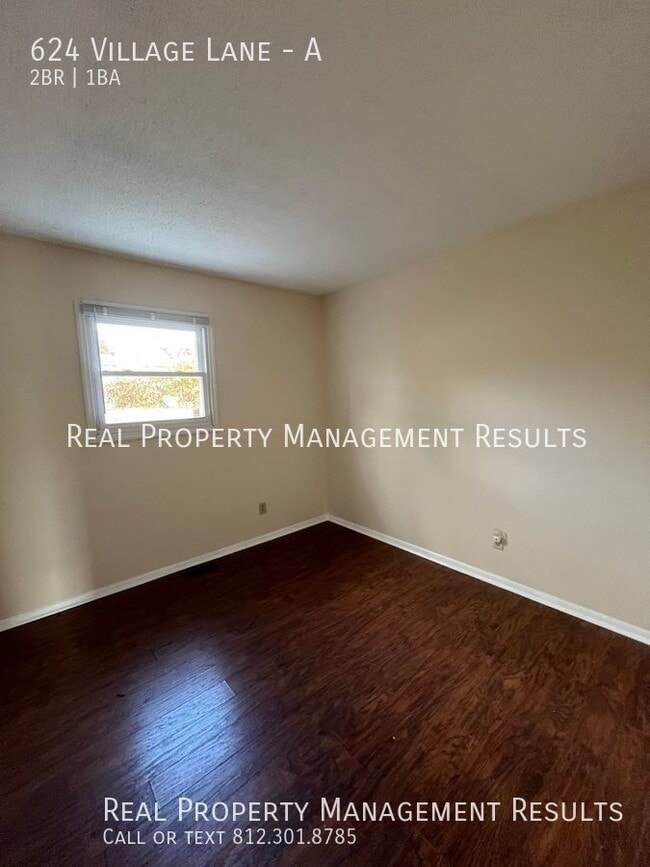 Building Photo - 624 Village Ln