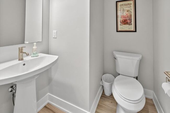 Building Photo - Attractive Modern Easton 3 Bedroom Home