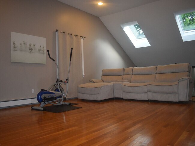 Building Photo - Townhome in Hingham