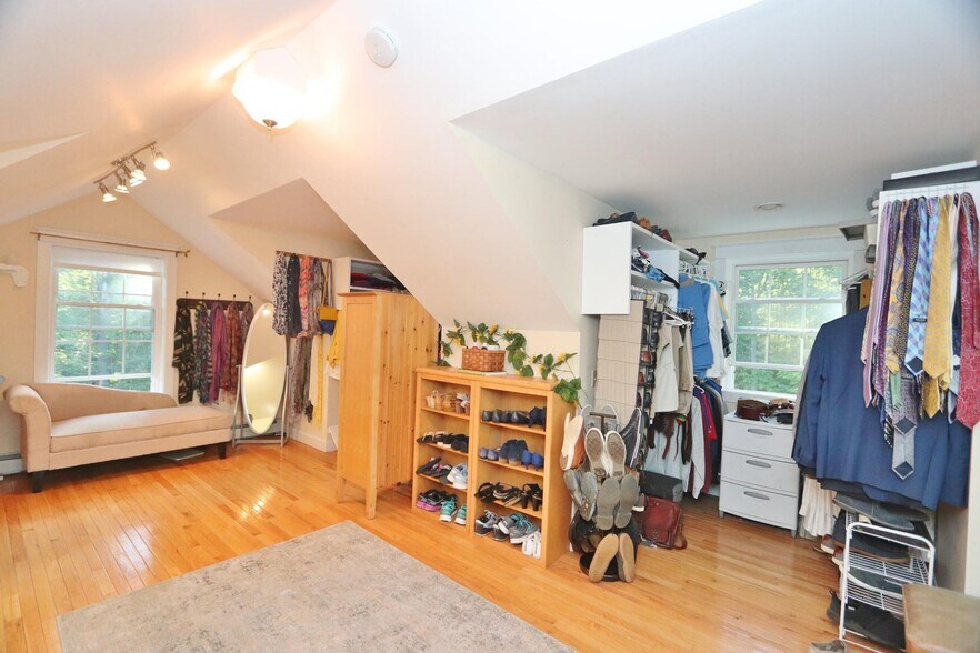 Building Photo - 46 Frances Dr