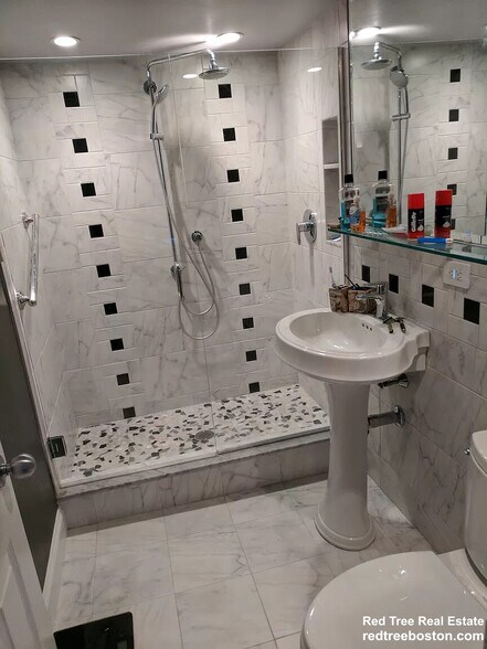 Building Photo - 53 Angleside Rd