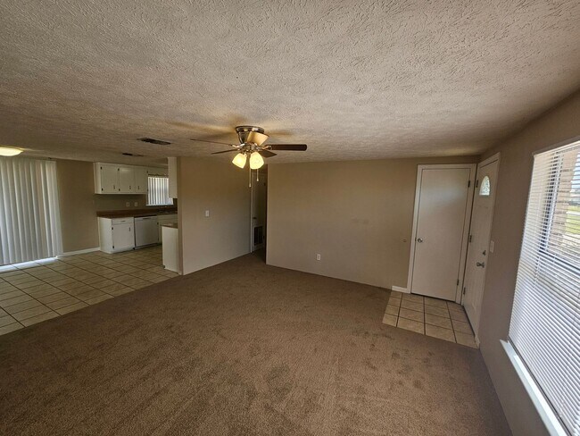 Building Photo - Cozy 3Bed/2Ba Brick Home Convenient to Shopping, Dining & Tyndall AFB! *1/2 OFF 1st Month's Rent!*