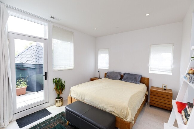 Building Photo - Modern Penthouse in Columbia Heights