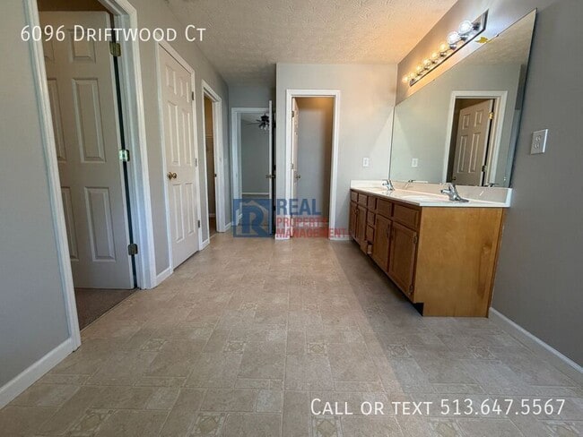 Building Photo - 6096 Driftwood Ct