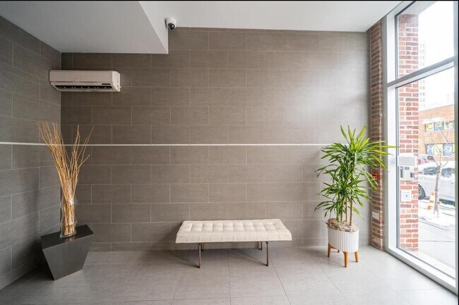 Building Photo - 650 Montgomery St