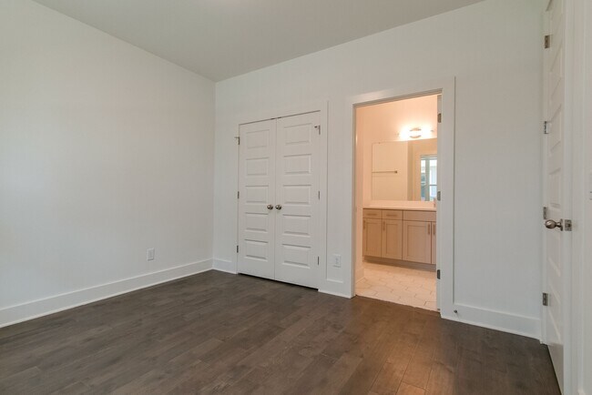 Building Photo - 700 James Ave