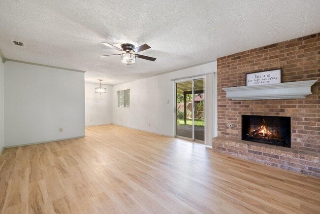 Building Photo - 704 Brookwood Cir