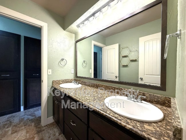 Building Photo - 5324 Eden Dr