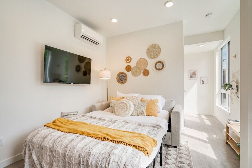 Building Photo - 1414 E Howell St