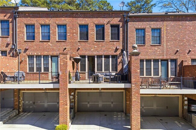 Building Photo - 2910 Hermance Dr NE