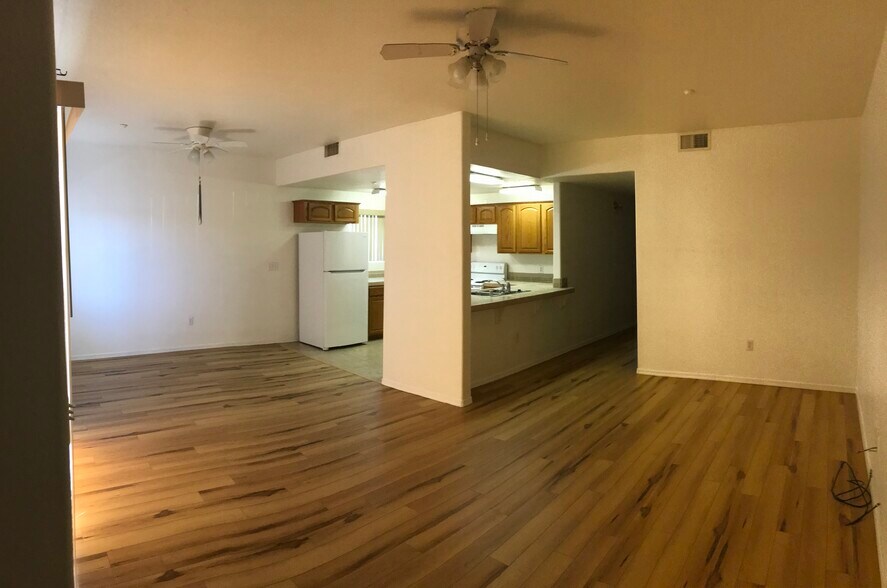 Flooring in this unit is more grey tone - 2687 Calle de Mercado