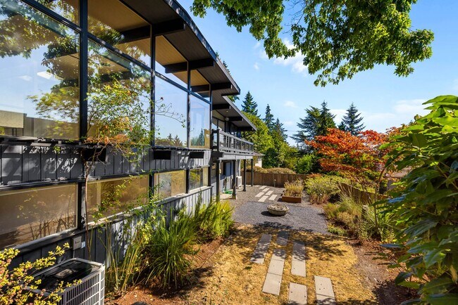 Building Photo - 3515 72nd Ave SE