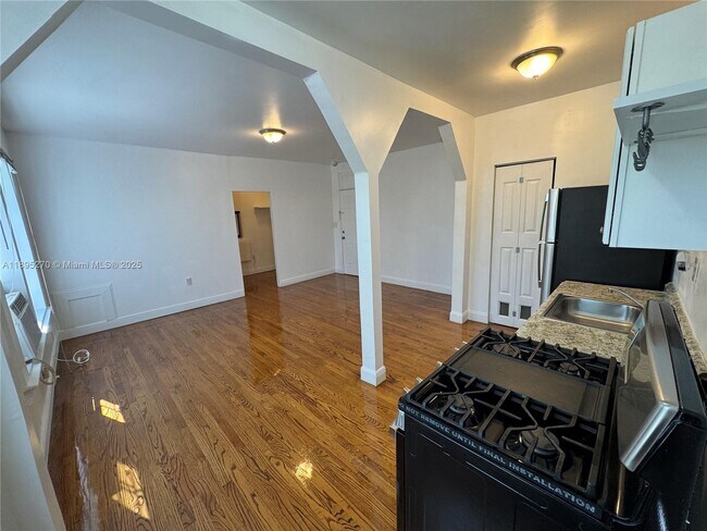 Building Photo - 177 NE 50th St