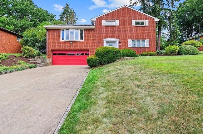 Building Photo - SingleFamily Home