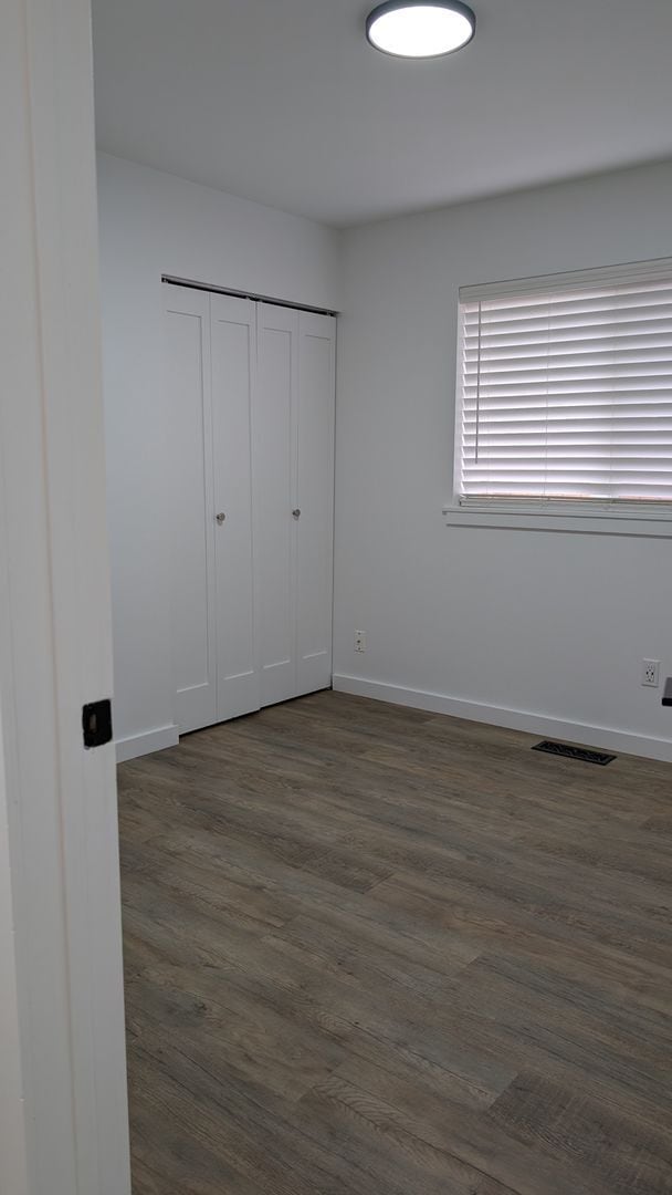 Building Photo - 3 Bedroom Charmer
