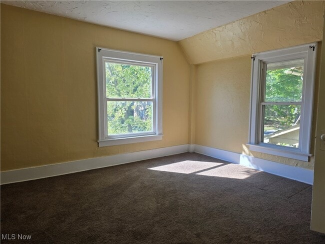 Building Photo - 846 Hunter St NW