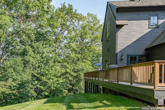 Building Photo - 42 Golf Course Rd