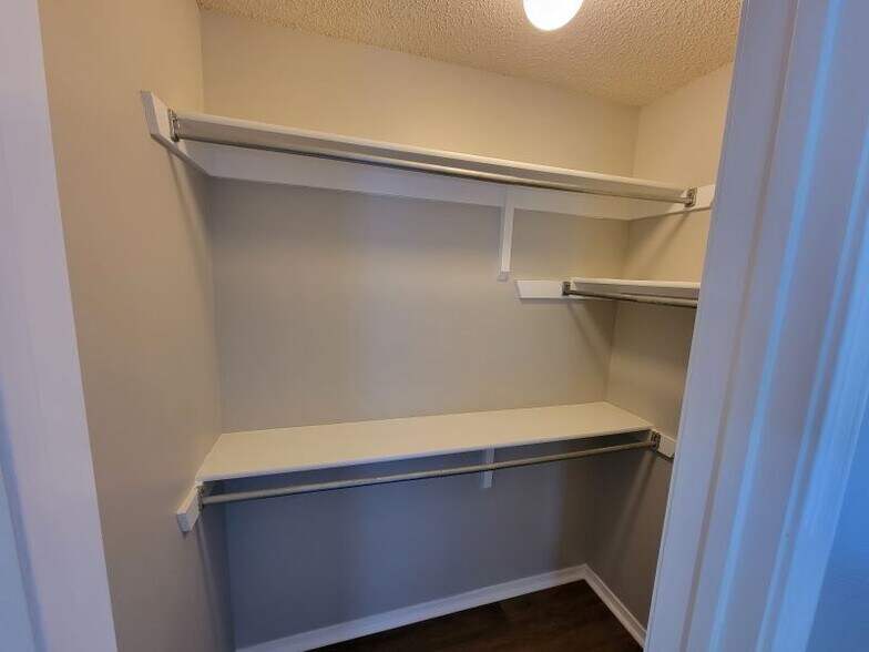 Building Photo - 1010 S Liberty Dr