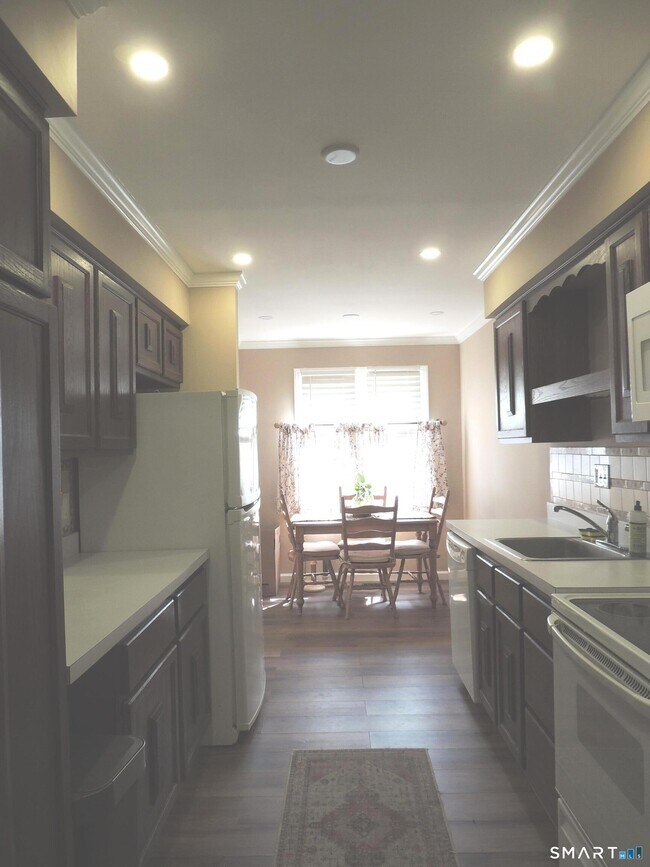 Building Photo - 124 S Montowese St