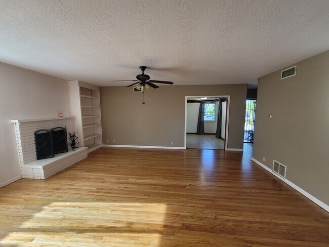 Building Photo - Single-Story 4-Bedroom Apartment in Yucaipa!