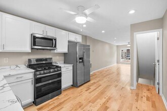 Building Photo - 118 N Curley St