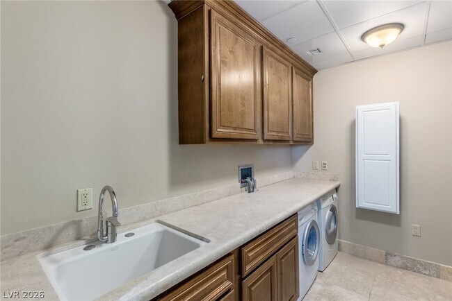 Building Photo - 9103 Alta Dr