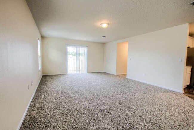 Building Photo - For Rent- 2nd month FREE Rent