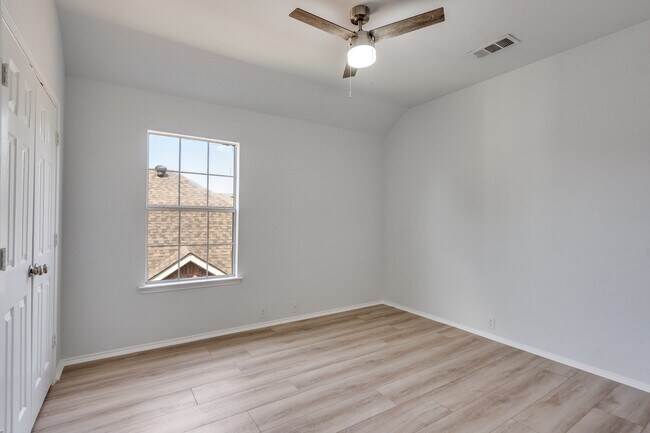 Building Photo - 2320 Cimmaron Dr