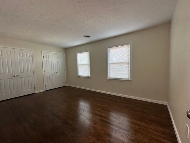Building Photo - 302 Carroll Dr
